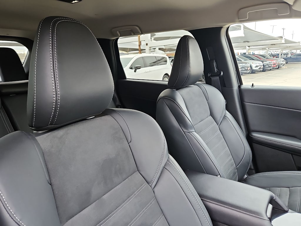 Thumbnail: 2025 Mitsubishi Outlander - 9