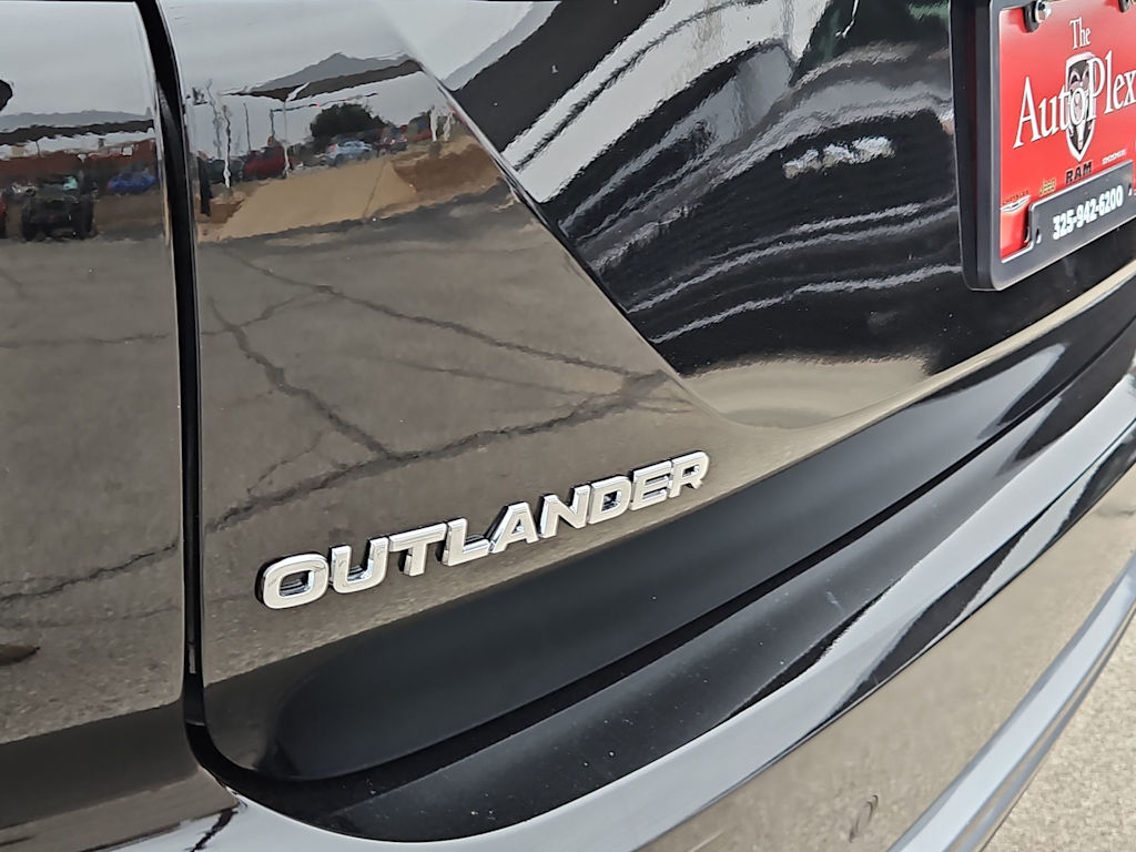 Thumbnail: 2025 Mitsubishi Outlander - 6