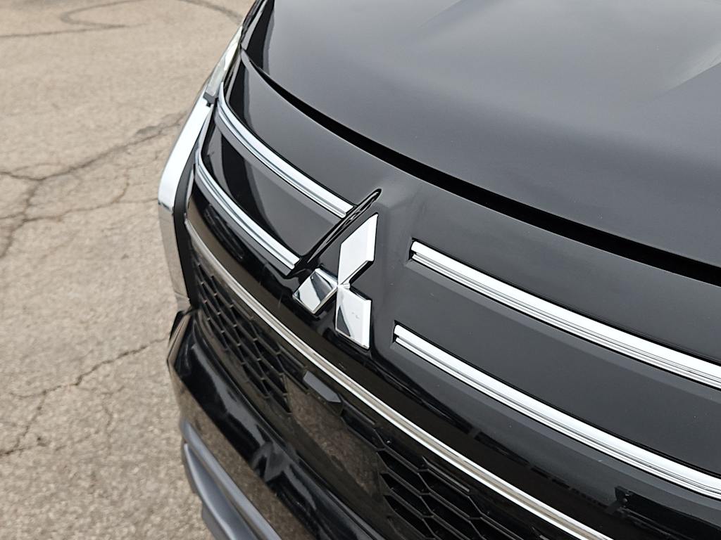 Thumbnail: 2025 Mitsubishi Outlander - 21