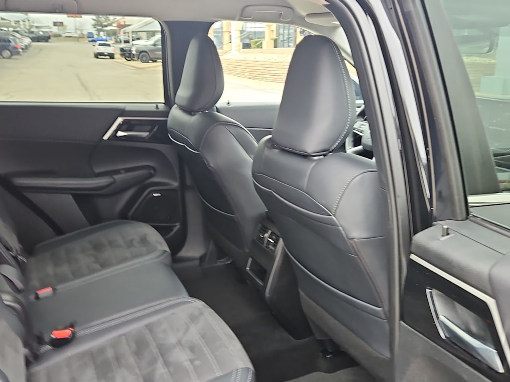 Thumbnail: 2025 Mitsubishi Outlander - 22