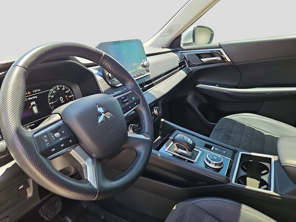 Thumbnail: 2024 Mitsubishi Outlander - 2