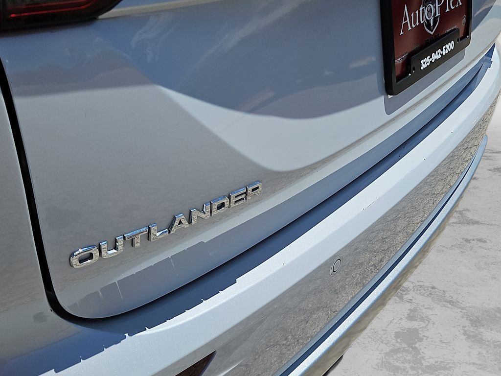 Thumbnail: 2024 Mitsubishi Outlander - 7