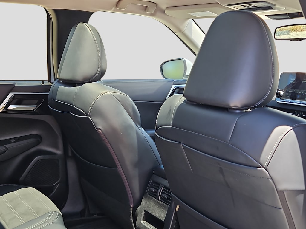 Thumbnail: 2024 Mitsubishi Outlander - 12