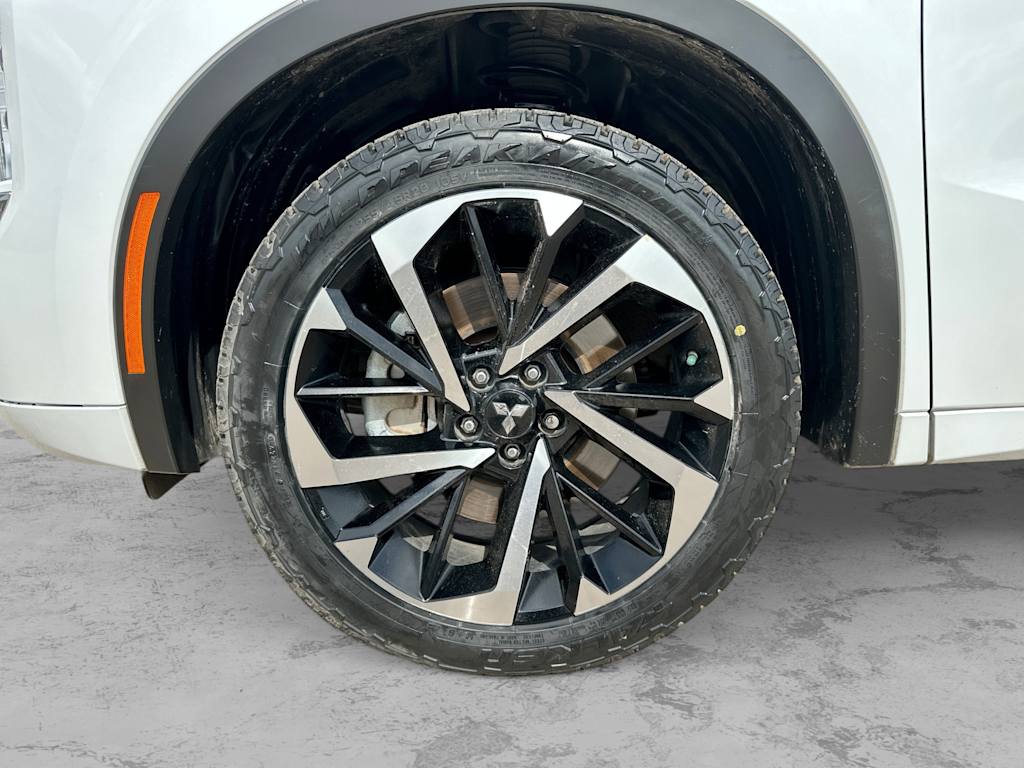 Thumbnail: 2022 Mitsubishi Outlander - 8
