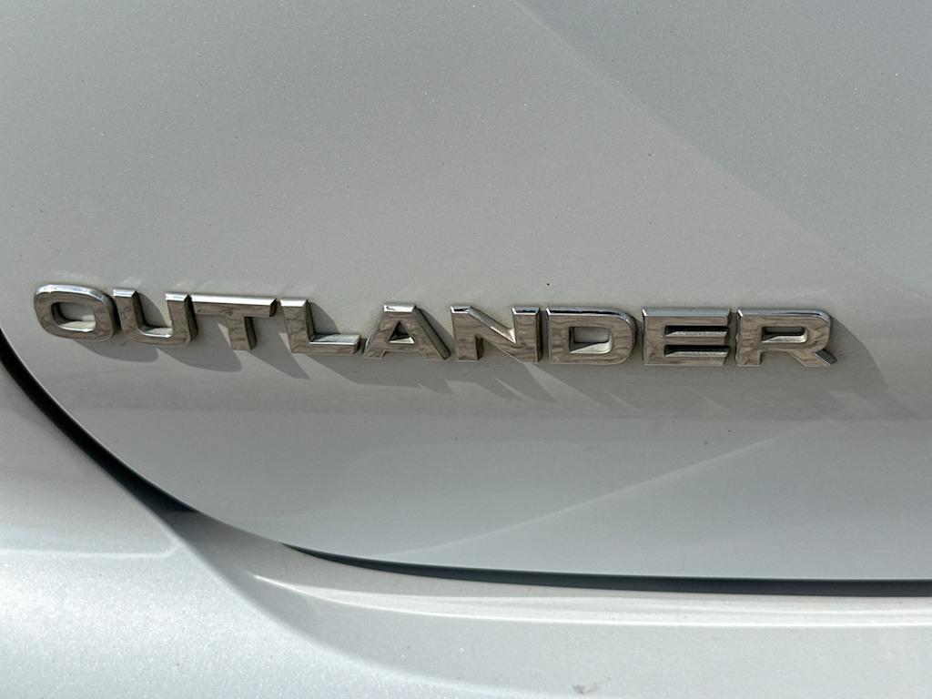 Thumbnail: 2022 Mitsubishi Outlander - 7