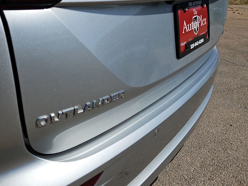 Thumbnail: 2024 Mitsubishi Outlander - 7