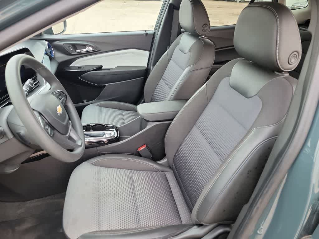 Thumbnail: 2025 Chevrolet Trax - 11