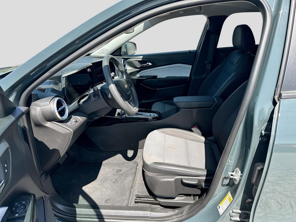 Thumbnail: 2025 Chevrolet Trax - 11