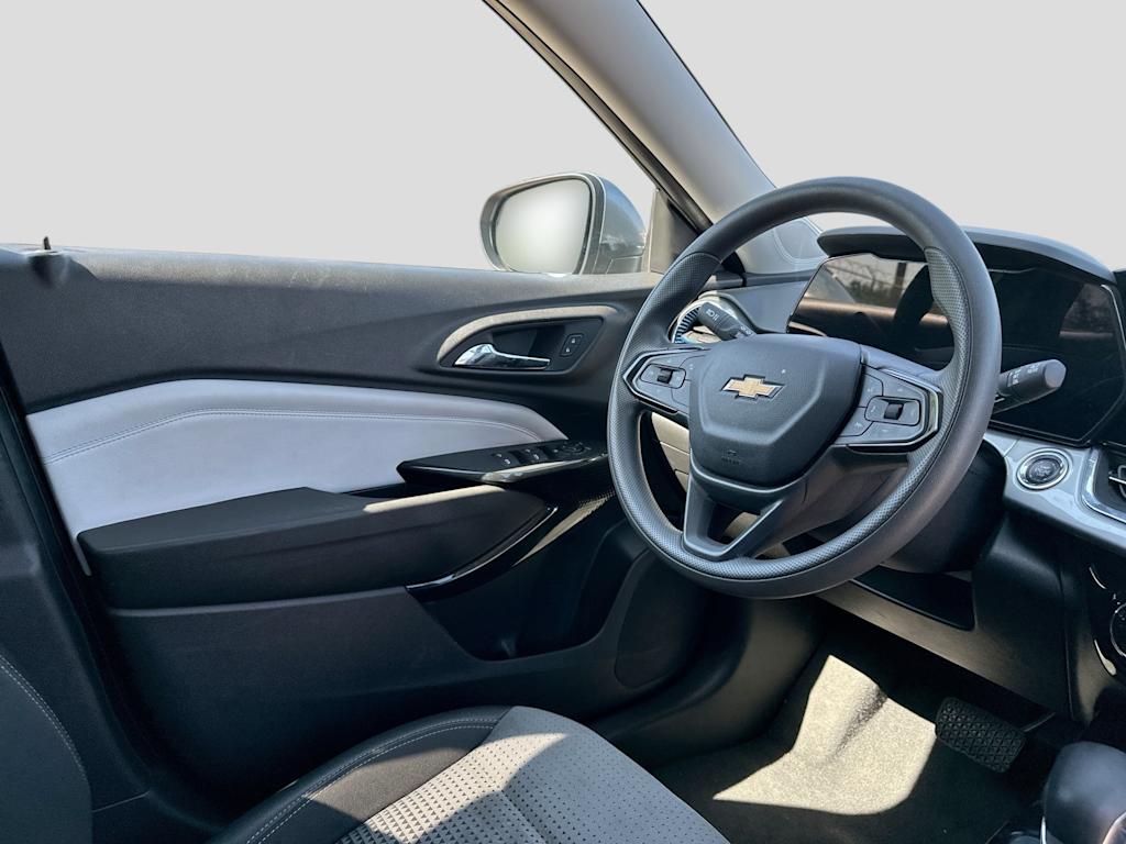 Thumbnail: 2025 Chevrolet Trax - 2