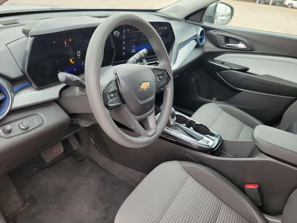 Thumbnail: 2025 Chevrolet Trax - 2