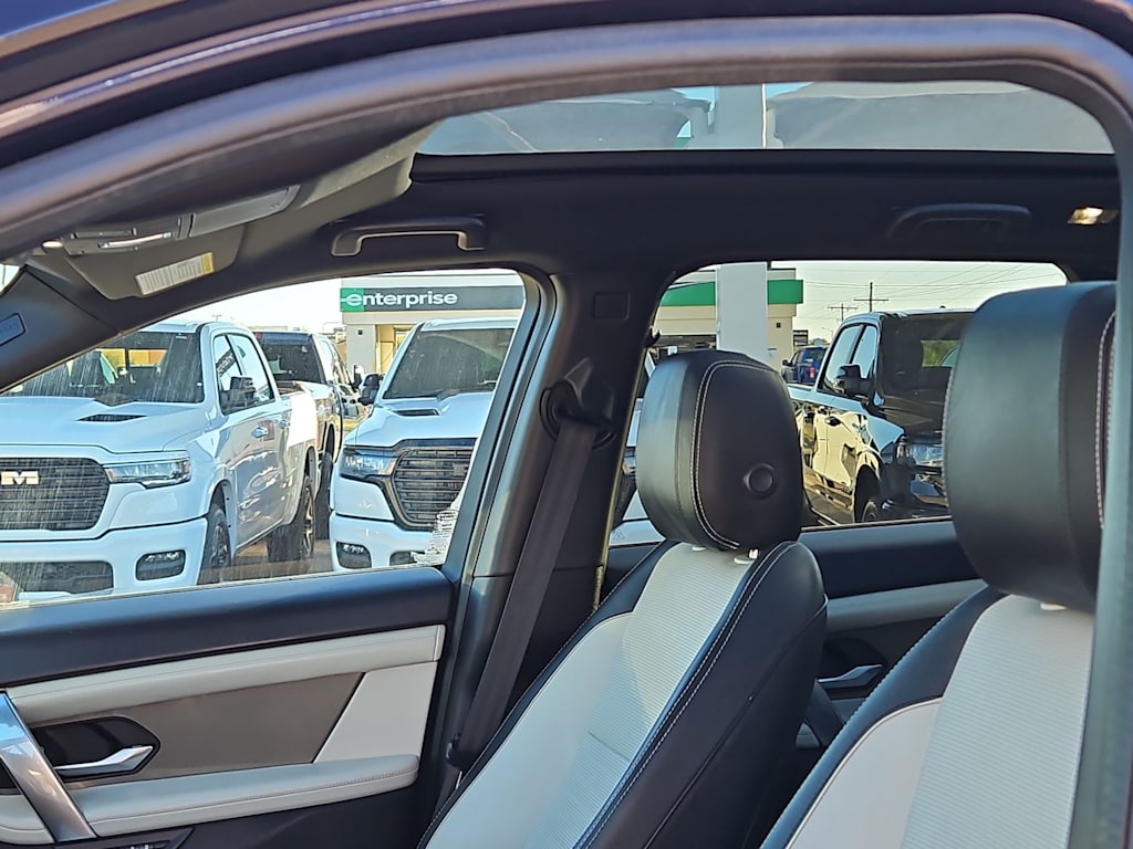 Thumbnail: 2020 Land Rover Discovery Sport - 24