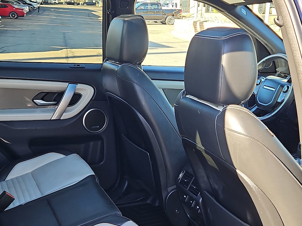 Thumbnail: 2020 Land Rover Discovery Sport - 11