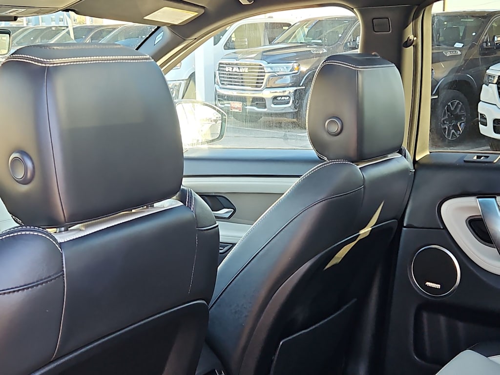 Thumbnail: 2020 Land Rover Discovery Sport - 23