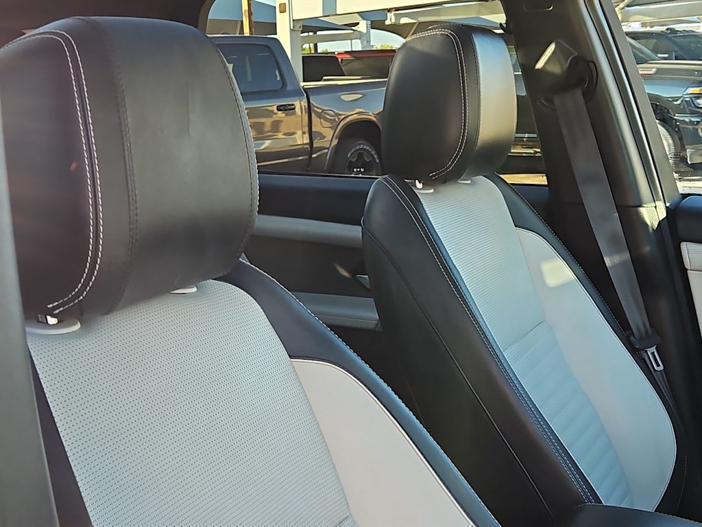 Thumbnail: 2020 Land Rover Discovery Sport - 10