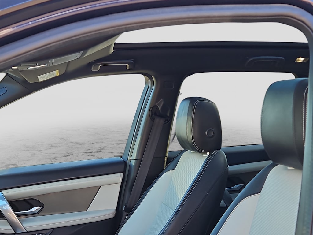 Thumbnail: 2020 Land Rover Discovery Sport - 24