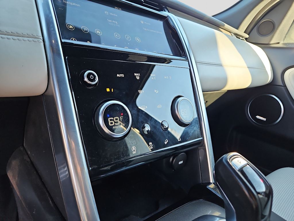 Thumbnail: 2020 Land Rover Discovery Sport - 11