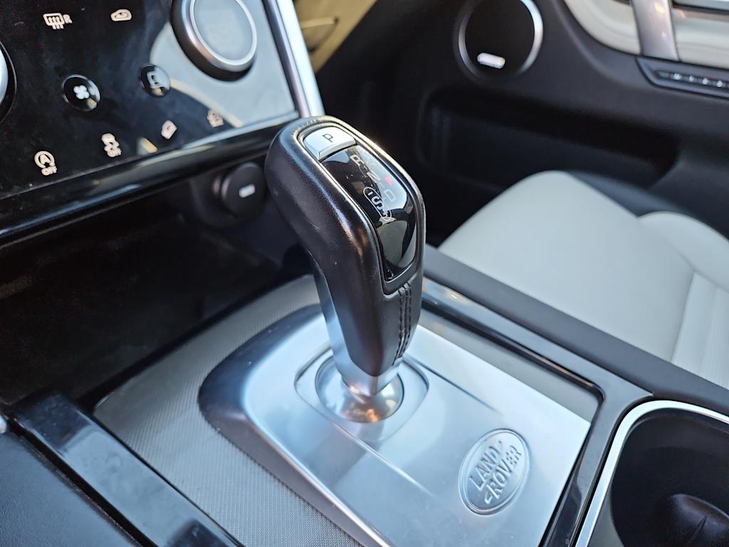 Thumbnail: 2020 Land Rover Discovery Sport - 25