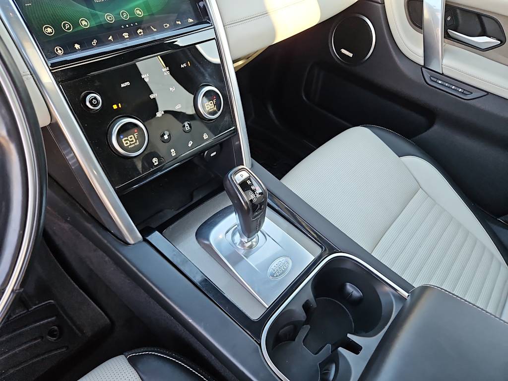 Thumbnail: 2020 Land Rover Discovery Sport - 12