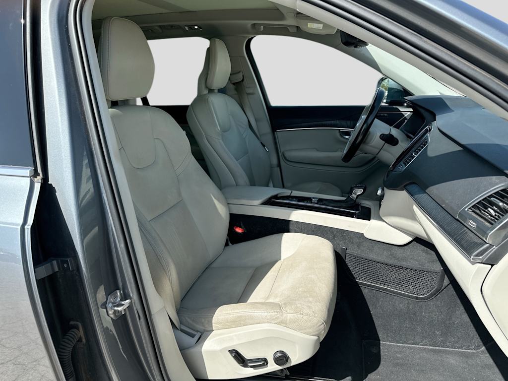 Thumbnail: 2020 Volvo XC90 - 28