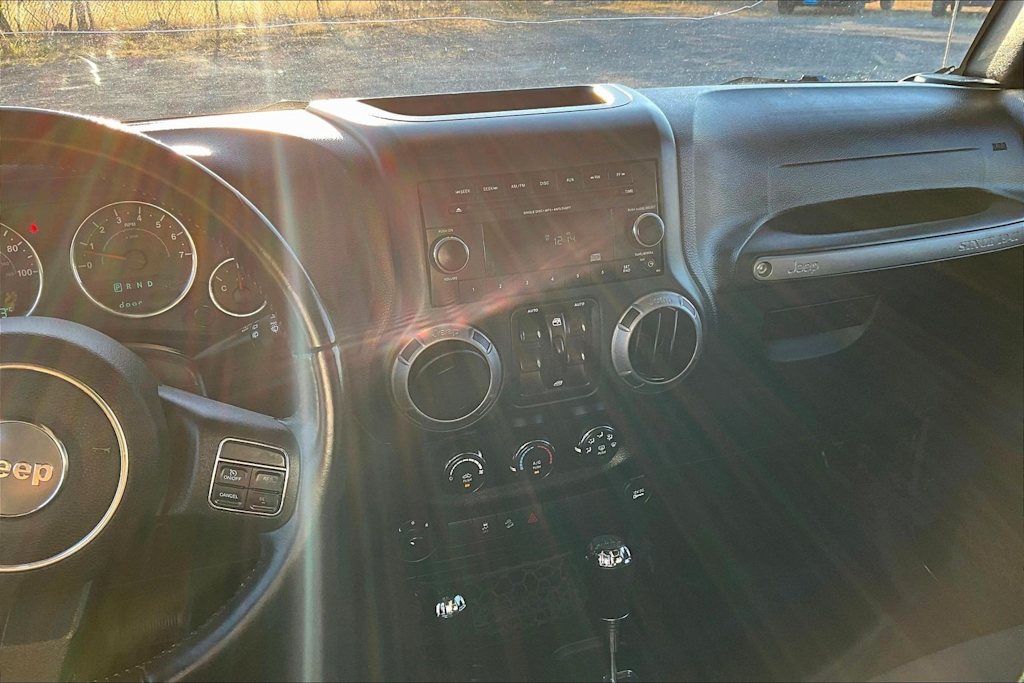 Thumbnail: 2016 Jeep Wrangler - 14