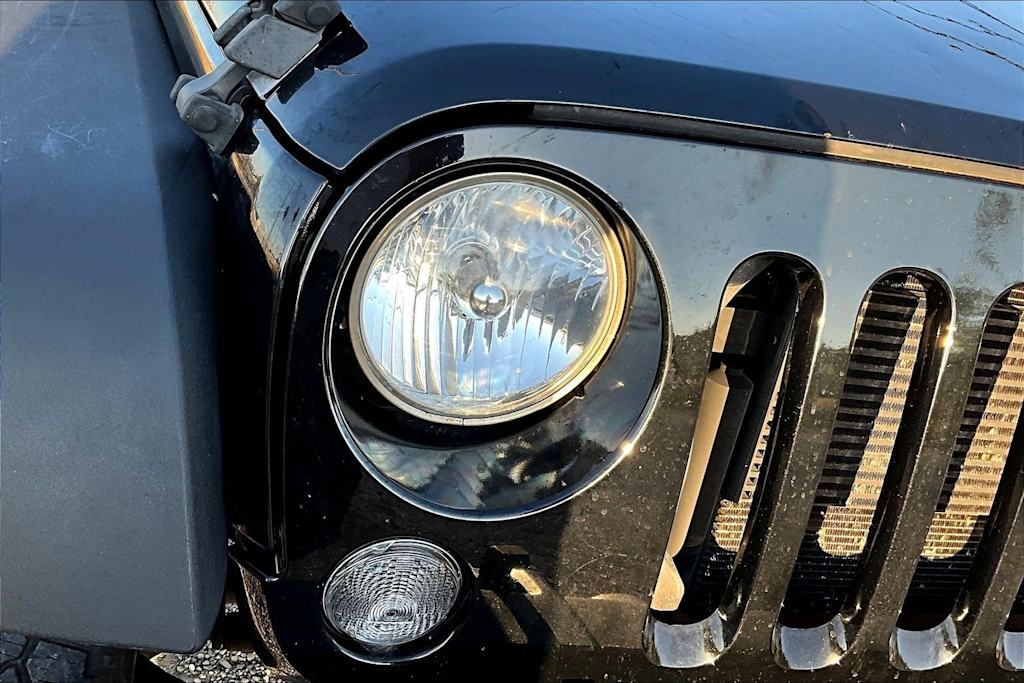 Thumbnail: 2016 Jeep Wrangler - 29