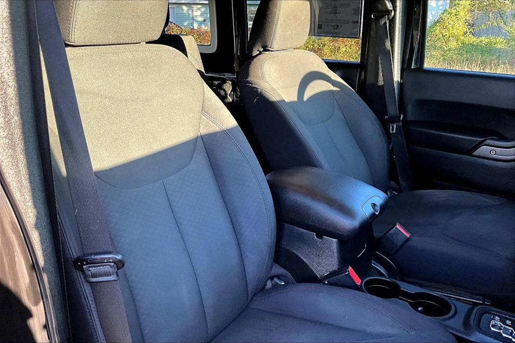 Thumbnail: 2016 Jeep Wrangler - 11