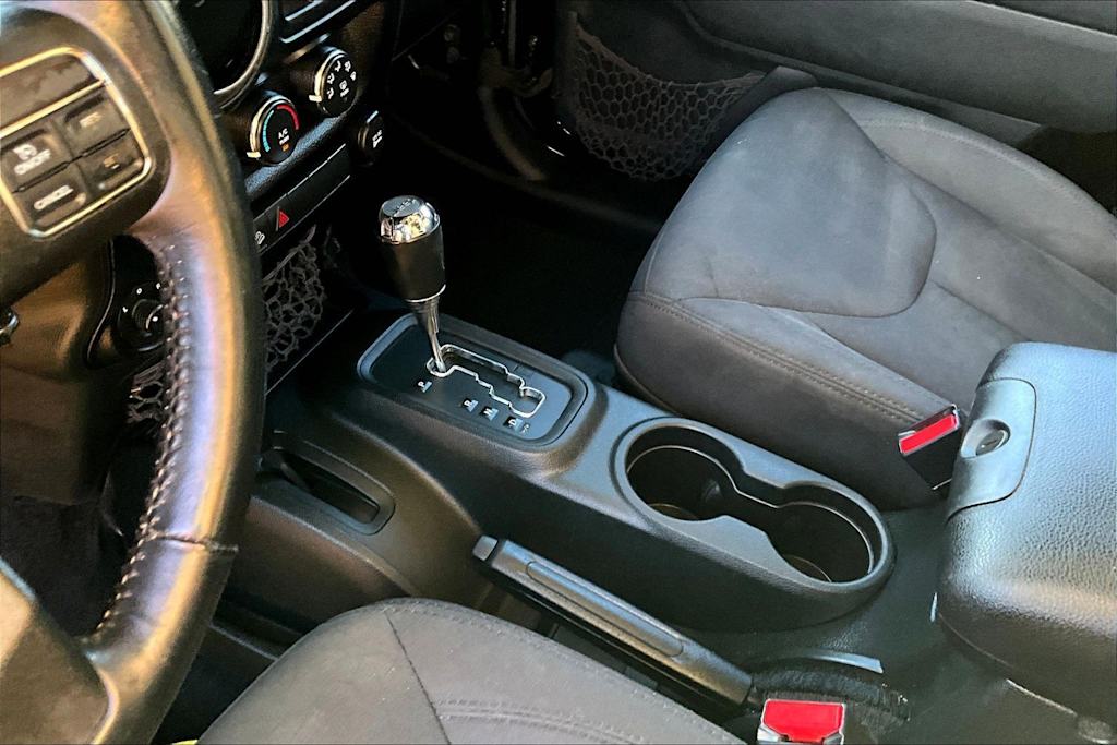 Thumbnail: 2016 Jeep Wrangler - 13