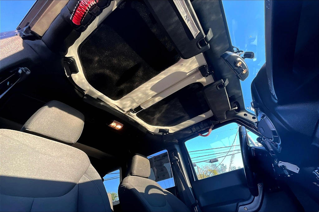 Thumbnail: 2016 Jeep Wrangler - 15