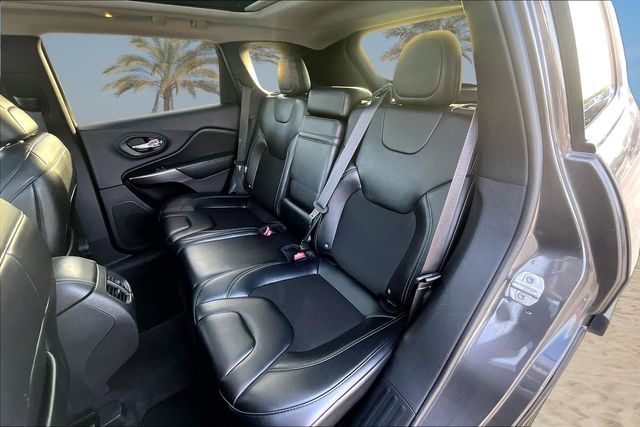 Thumbnail: 2019 Jeep Cherokee - 14