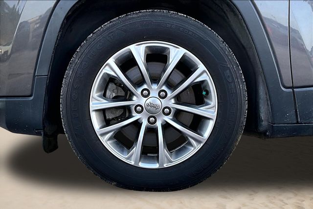 Thumbnail: 2019 Jeep Cherokee - 8