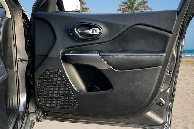 Thumbnail: 2019 Jeep Cherokee - 19