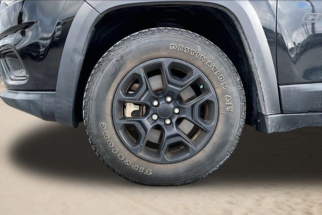 Thumbnail: 2022 Jeep Cherokee - 7