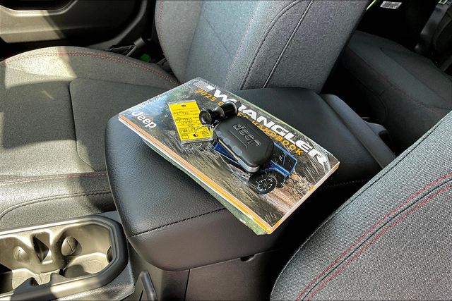 Thumbnail: 2025 Jeep Wrangler - 18