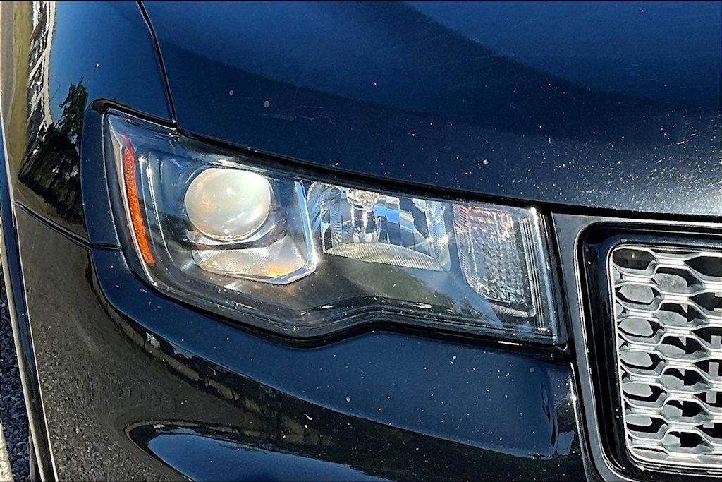 Thumbnail: 2018 Jeep Grand Cherokee - 30