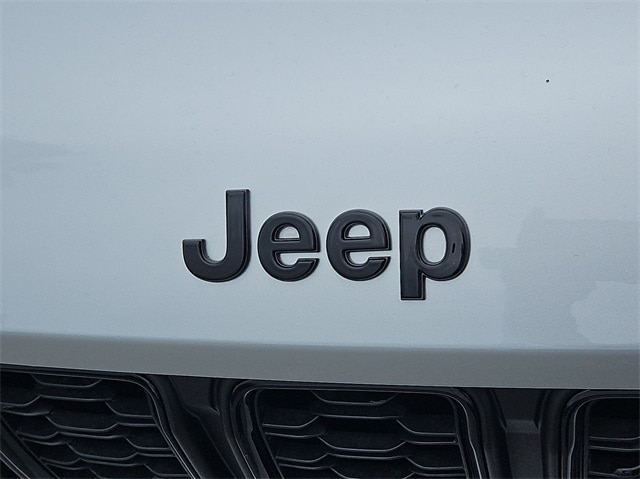 Thumbnail: 2024 Jeep Grand Cherokee - 6