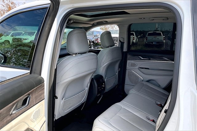 Thumbnail: 2022 Jeep Grand Cherokee - 12