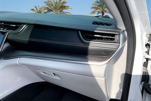 Thumbnail: 2022 Jeep Grand Cherokee - 22