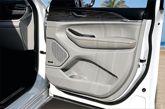 Thumbnail: 2022 Jeep Grand Cherokee - 26