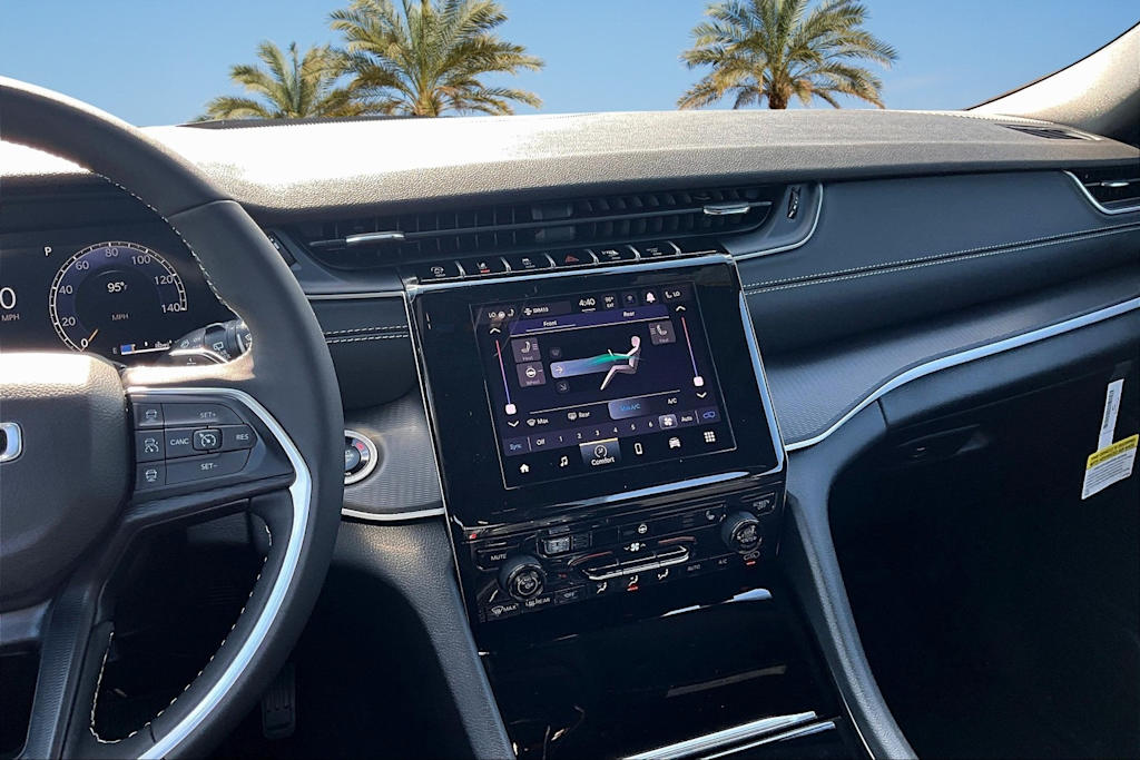 Thumbnail: 2025 Jeep Grand Cherokee L - 14