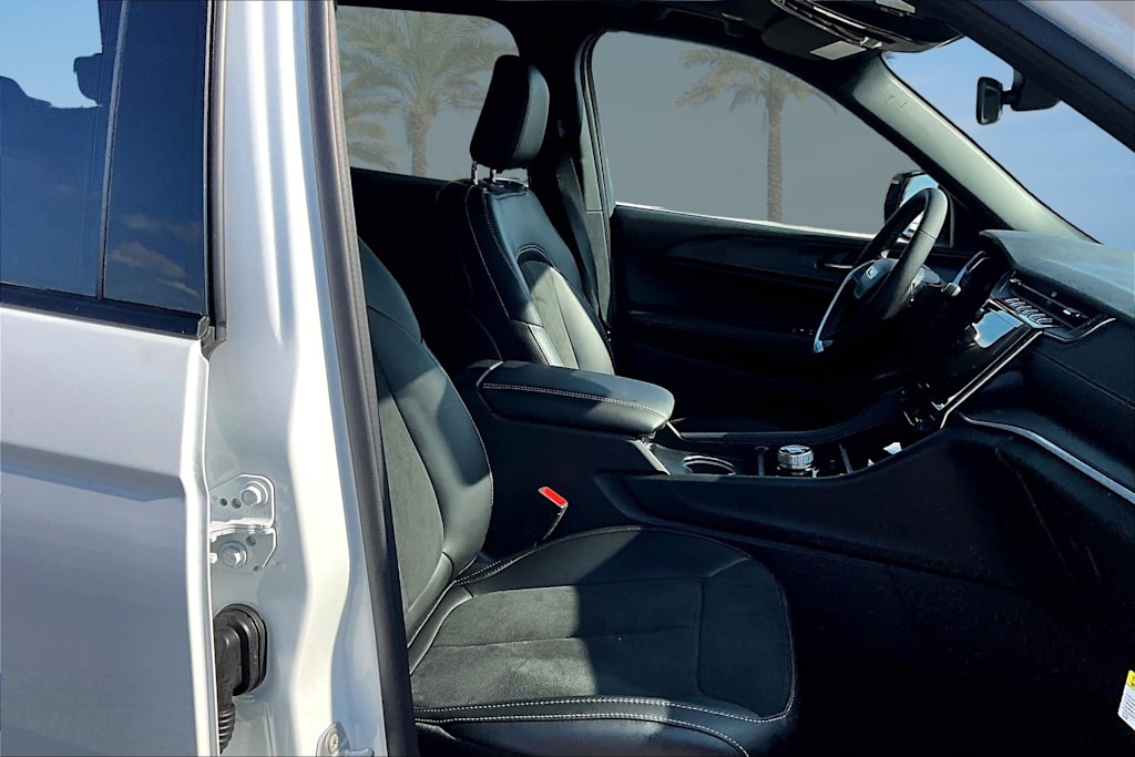 Thumbnail: 2025 Jeep Grand Cherokee L - 11