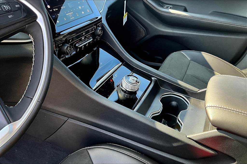 Thumbnail: 2025 Jeep Grand Cherokee L - 15