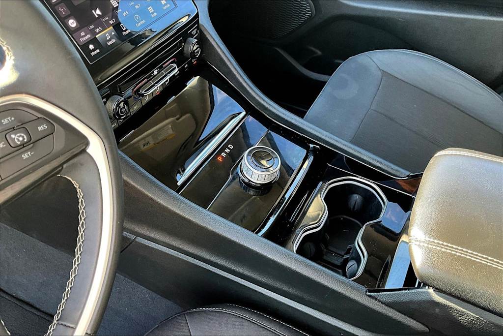 Thumbnail: 2023 Jeep Grand Cherokee L - 17