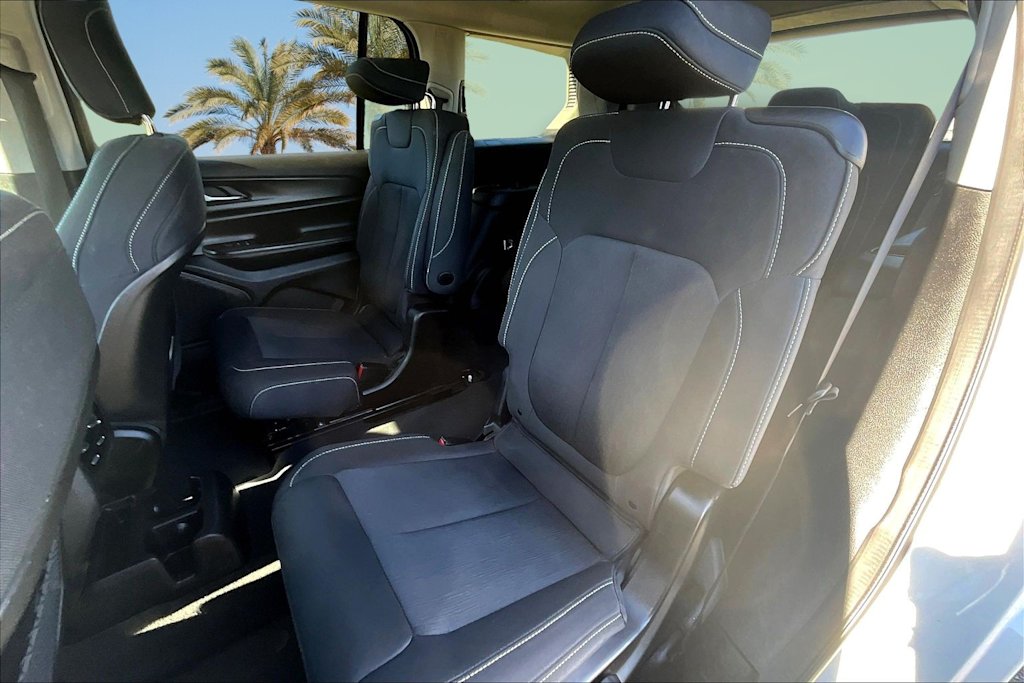 Thumbnail: 2023 Jeep Grand Cherokee L - 20