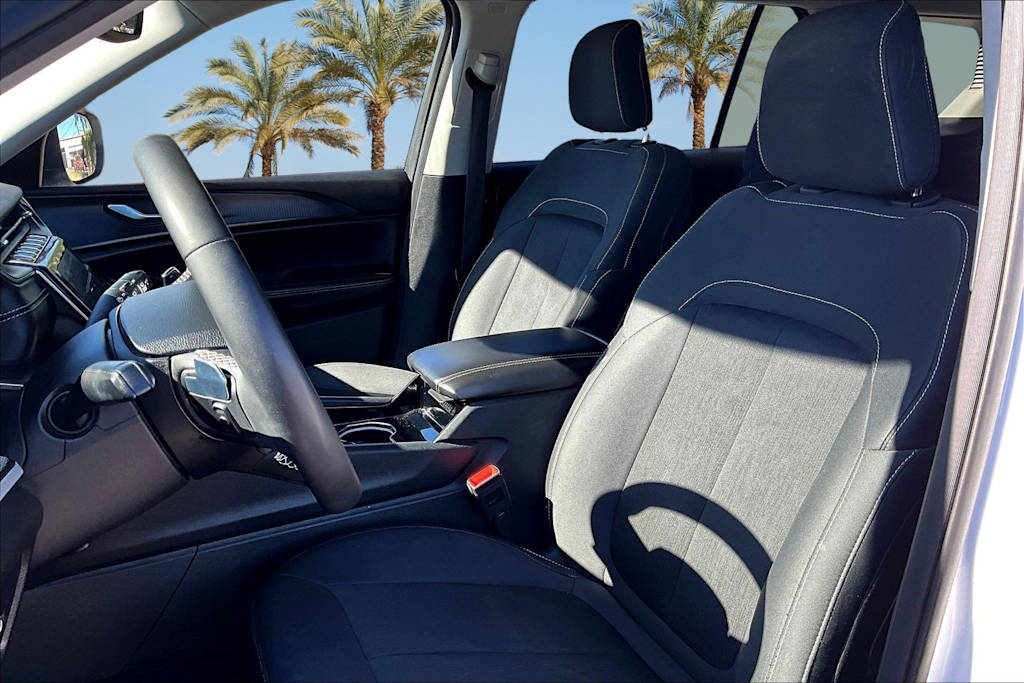 Thumbnail: 2023 Jeep Grand Cherokee L - 10