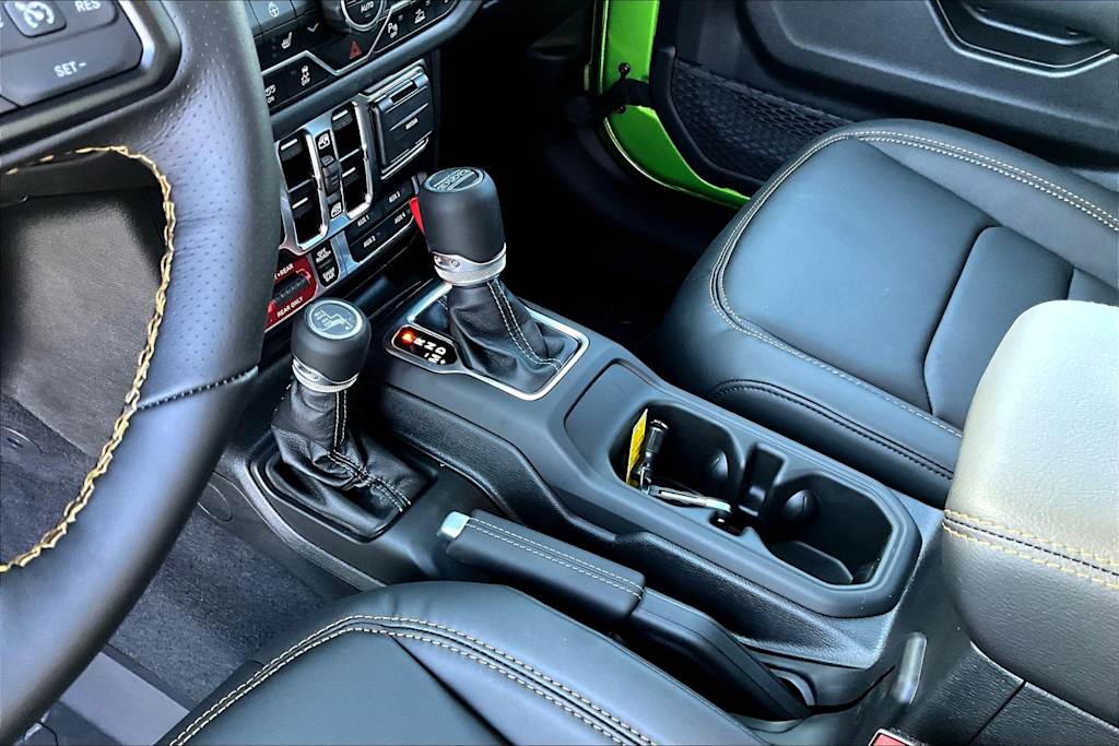 Thumbnail: 2025 Jeep Wrangler - 15