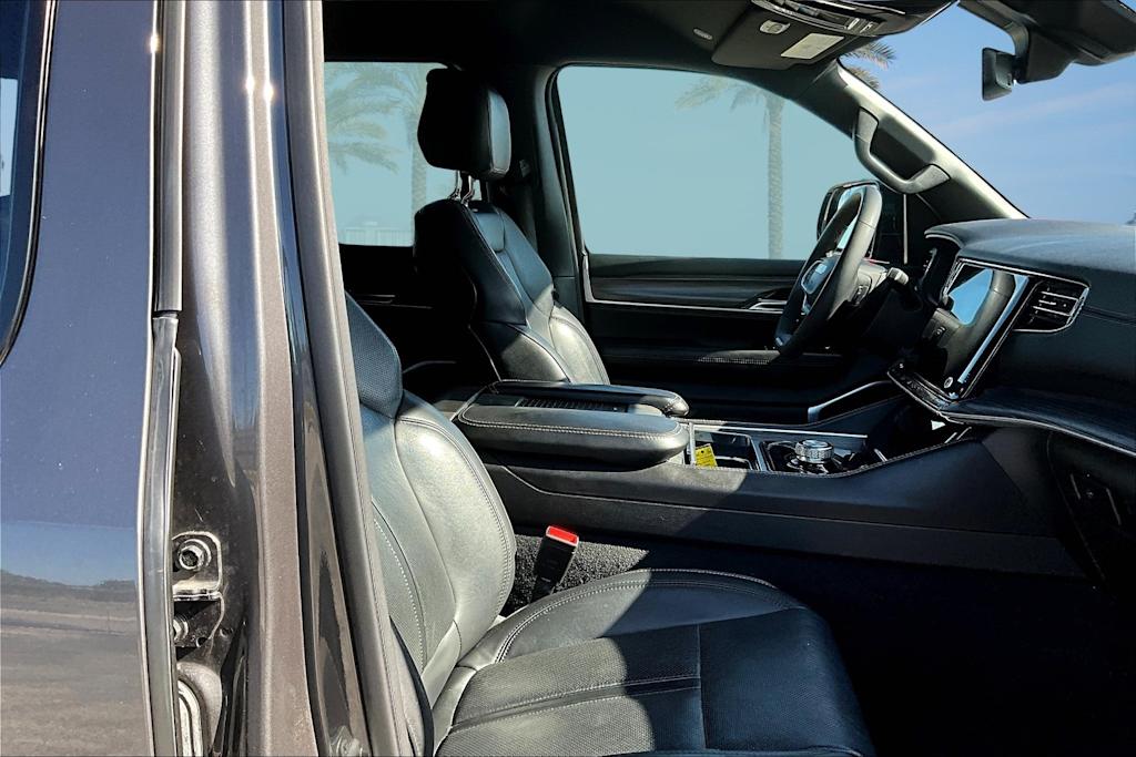 Thumbnail: 2023 Jeep Wagoneer - 12