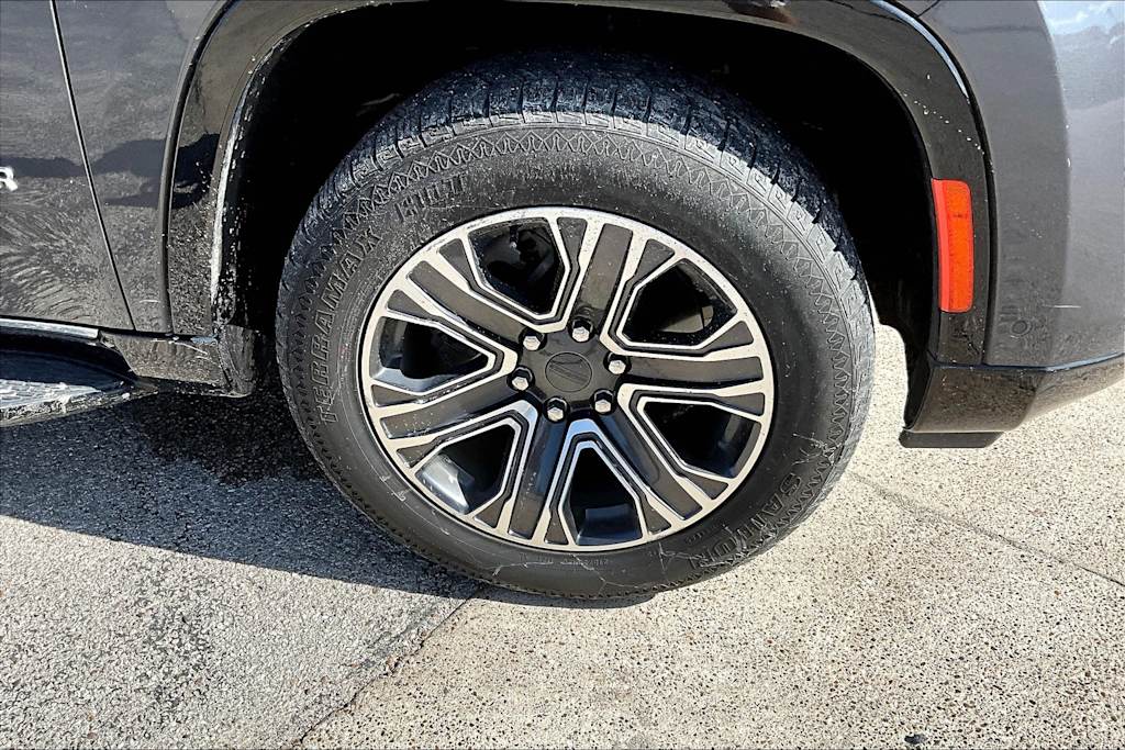 Thumbnail: 2023 Jeep Wagoneer - 34