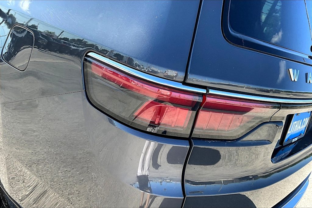 Thumbnail: 2023 Jeep Wagoneer - 32