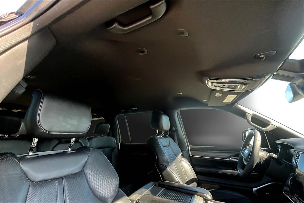 Thumbnail: 2023 Jeep Wagoneer - 30