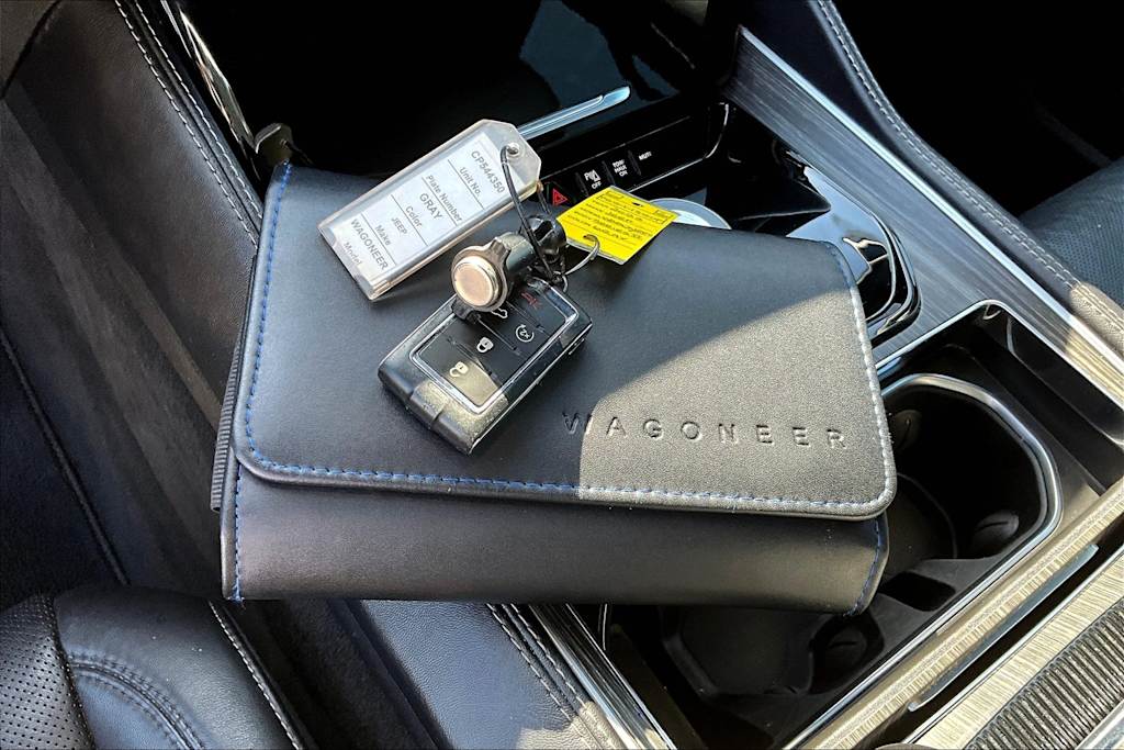 Thumbnail: 2023 Jeep Wagoneer - 22